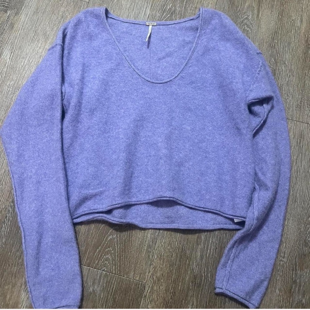 Light purple Lavender Free People super soft 100% cashmere cropped sweater
